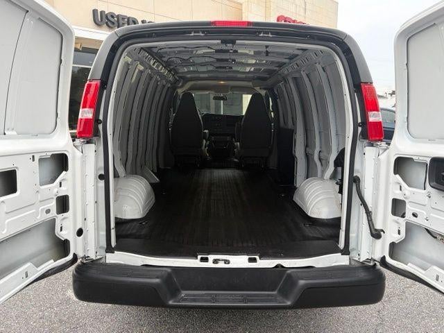 2025 Chevrolet Express Cargo WT
