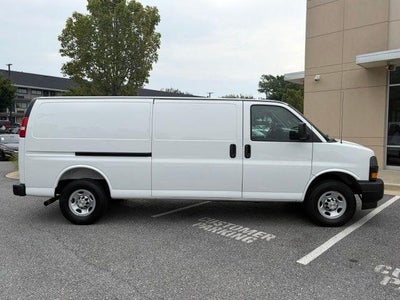 2025 Chevrolet Express Cargo WT