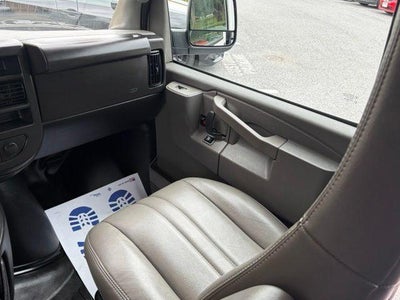 2025 Chevrolet Express Cargo WT