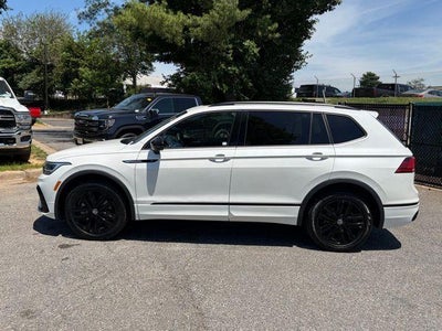 2022 Volkswagen Tiguan SE R-Line Black