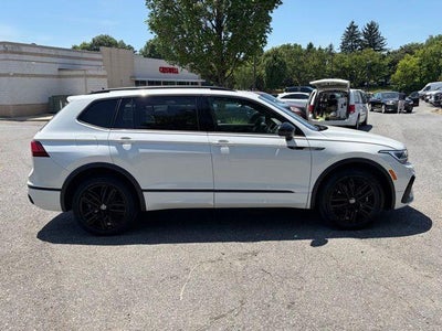 2022 Volkswagen Tiguan SE R-Line Black